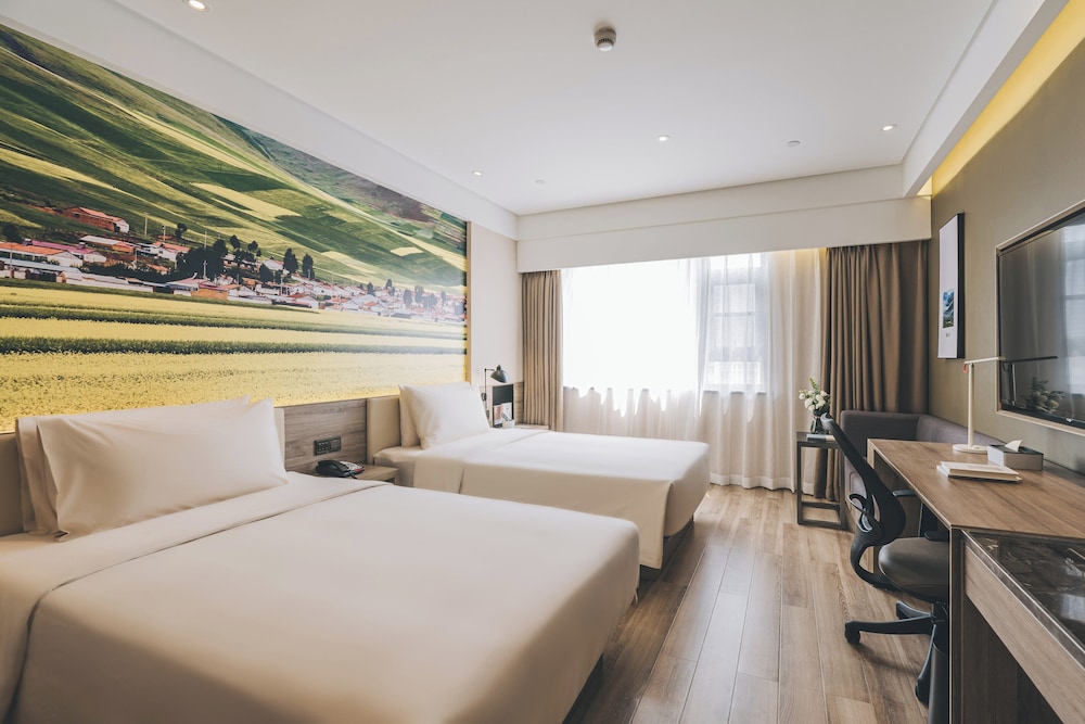 Superior Twin Room, City View