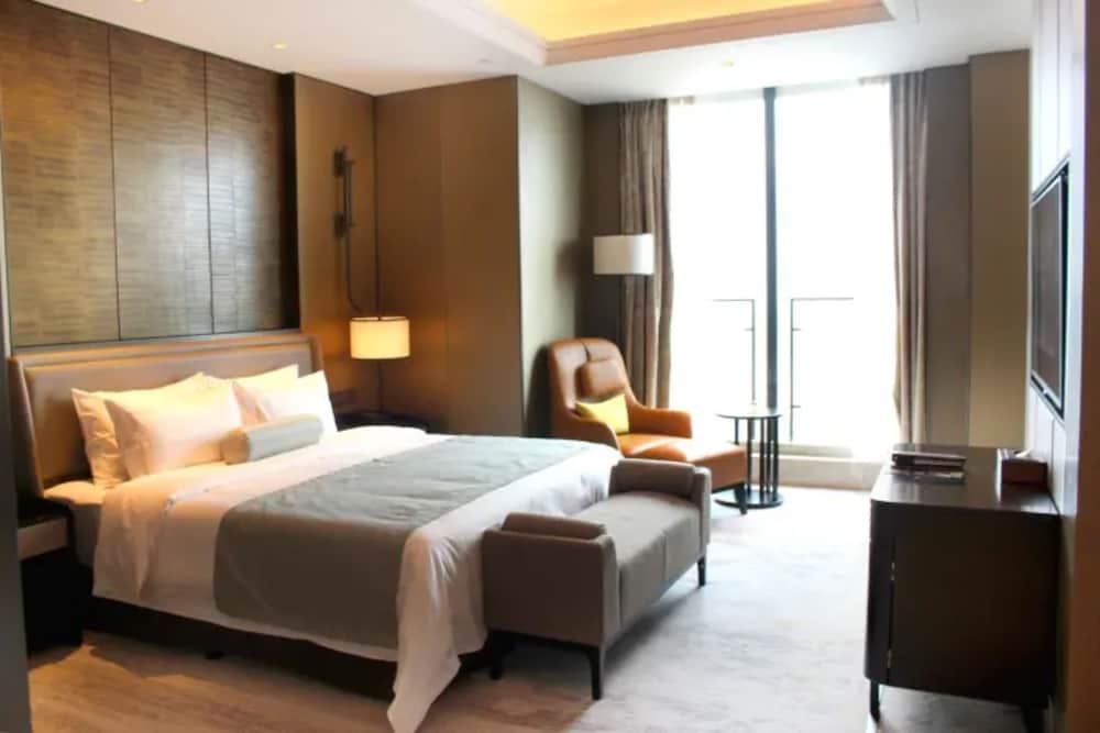 Deluxe King Room With View photo 1