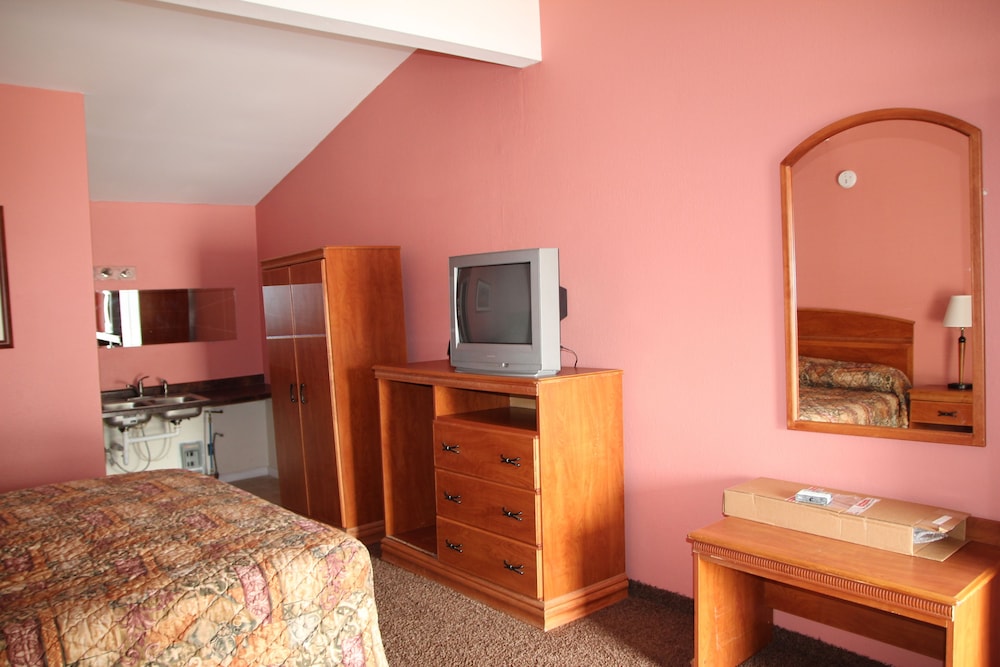 Standard Room, 1 King Bed, Non Smoking photo 3