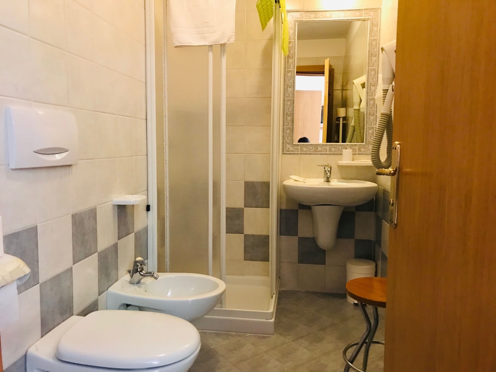 Single Room photo 3