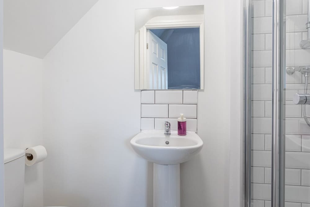 Standard Double Room, 1 Double Bed, Non Smoking, Ensuite - Photo 9