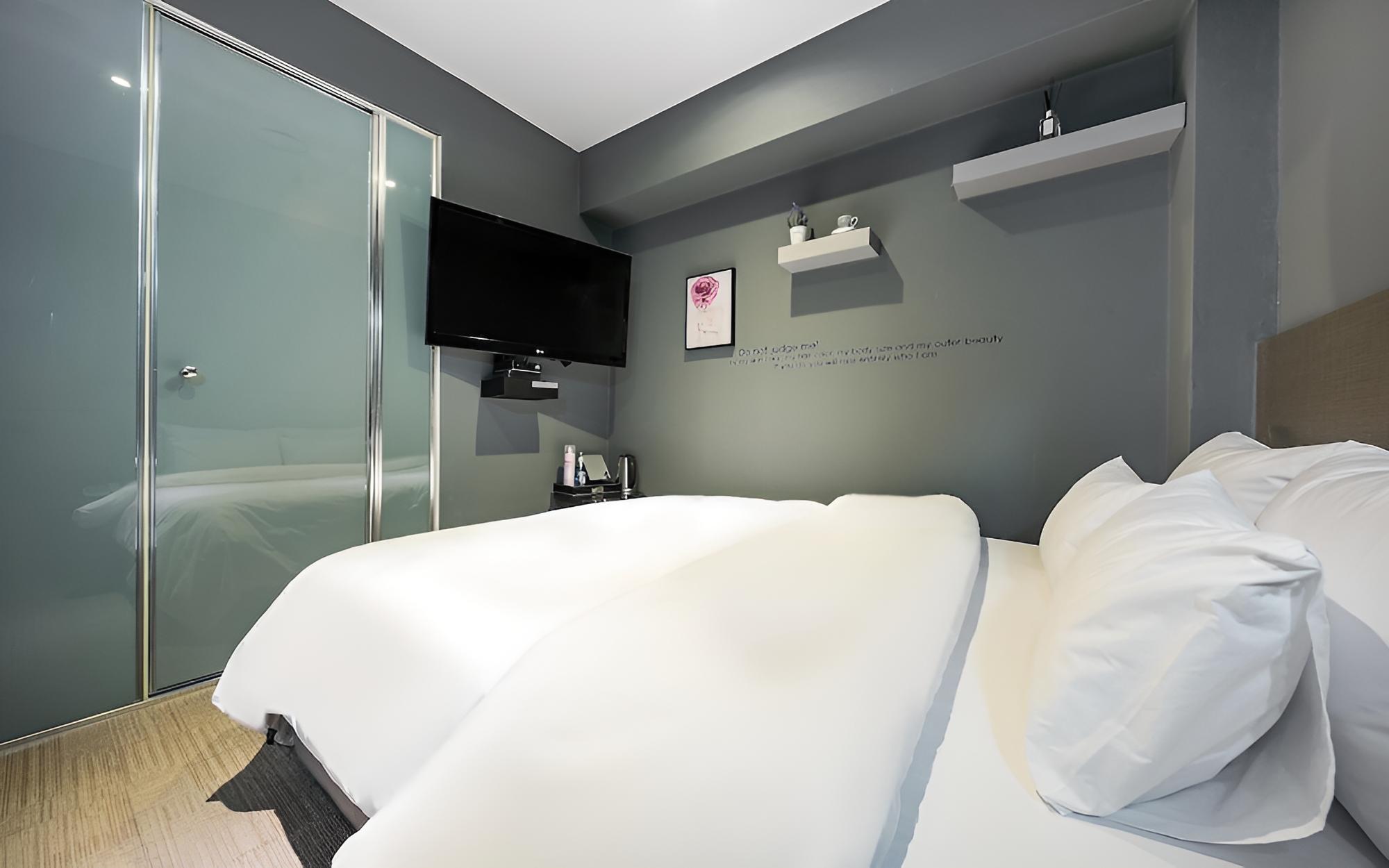 Room (Premium 3070 Couple PC RTX3070 (Netfl)