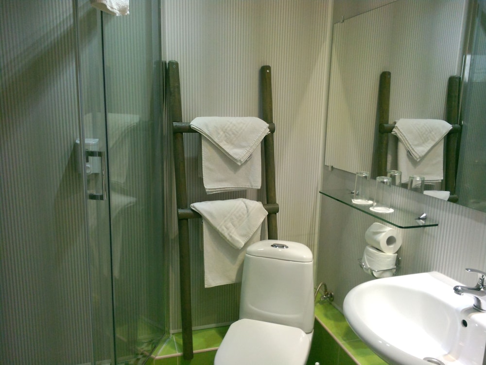 Double or Twin Room - Photo 8
