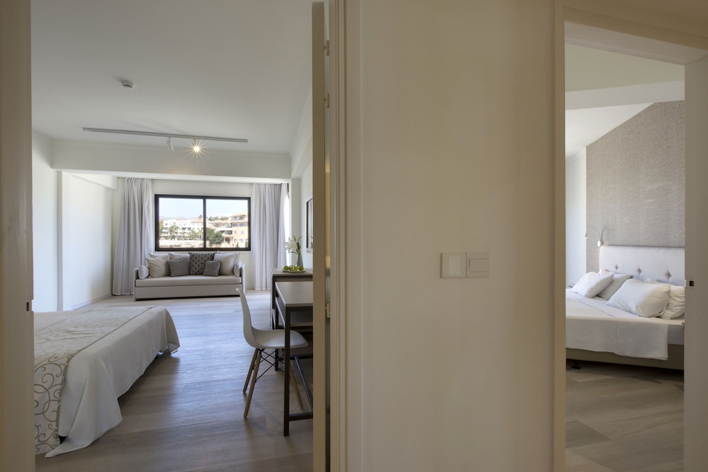 Family Suite, 2 Bedrooms (Inland View) - Photo 3
