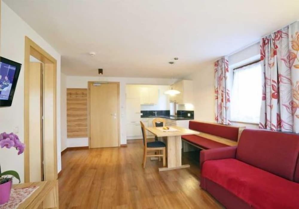 Panoramic Condo, 1 Bedroom, Balcony, Mountain View