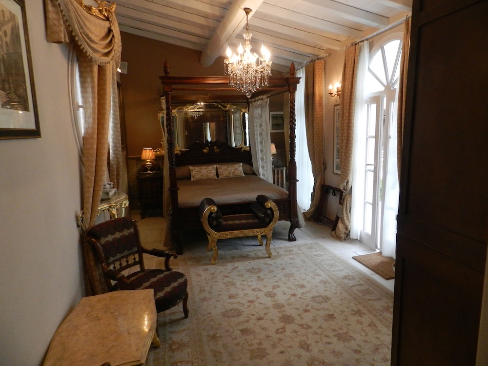 Royal Double Room, 1 Bedroom, Pool View, Garden Area photo 1