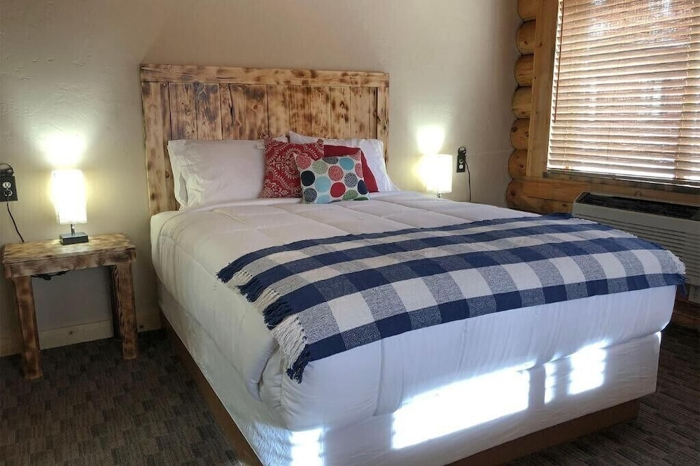 Double Room, Ensuite (4 - Alpha Den)