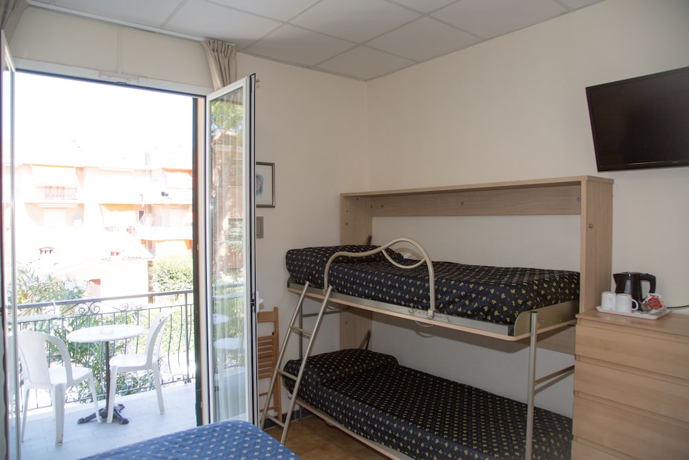 Quintuple Room (5 Pax) photo 2