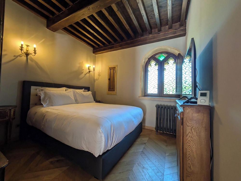 Traditional Chalet, Canal View photo 1