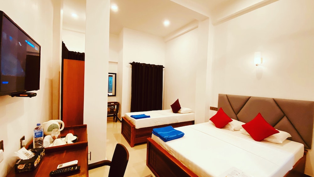 Deluxe Triple Room, Partial Sea View