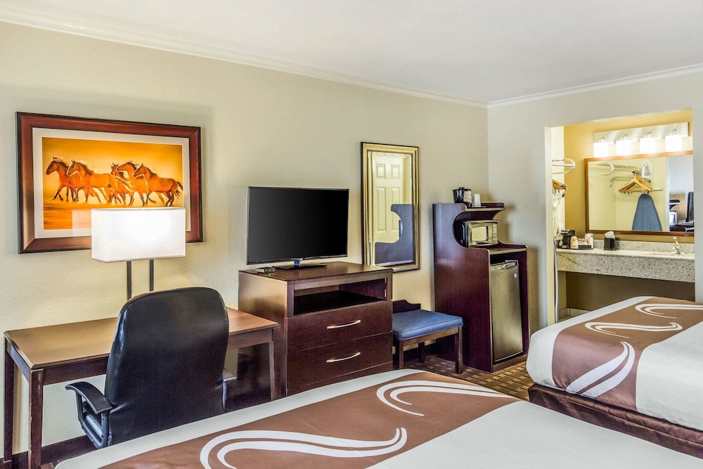 Standard Room, 2 Queen Beds, Non Smoking - Photo 3