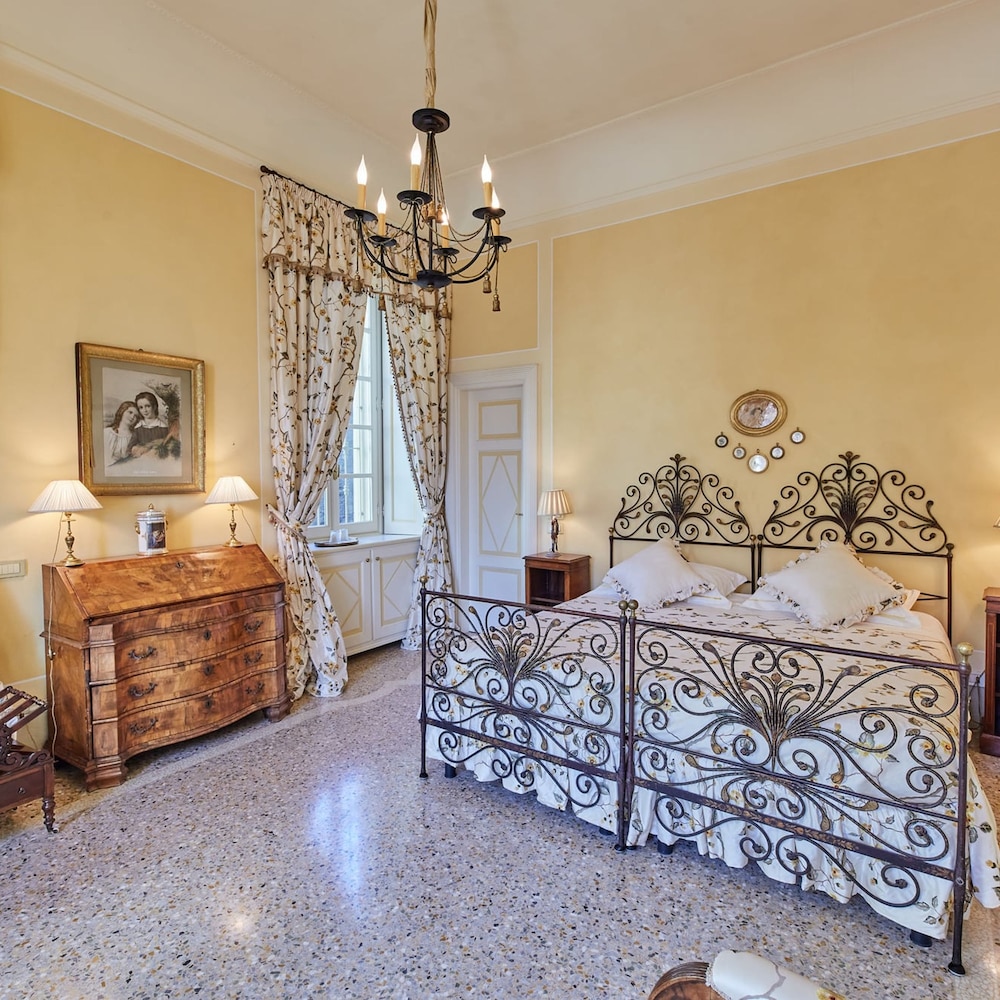 Villa photo 2