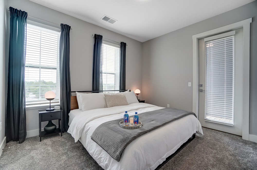 Opulent Corner 2BR Near OSU w Garage Parking, Zdjęcie 8