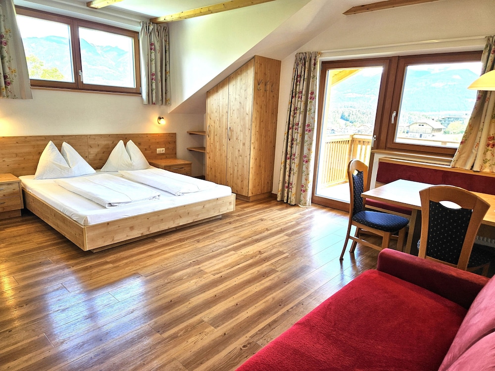 Panoramic Studio, 1 Queen Bed with Sofa bed, Non Smoking, Mountain View