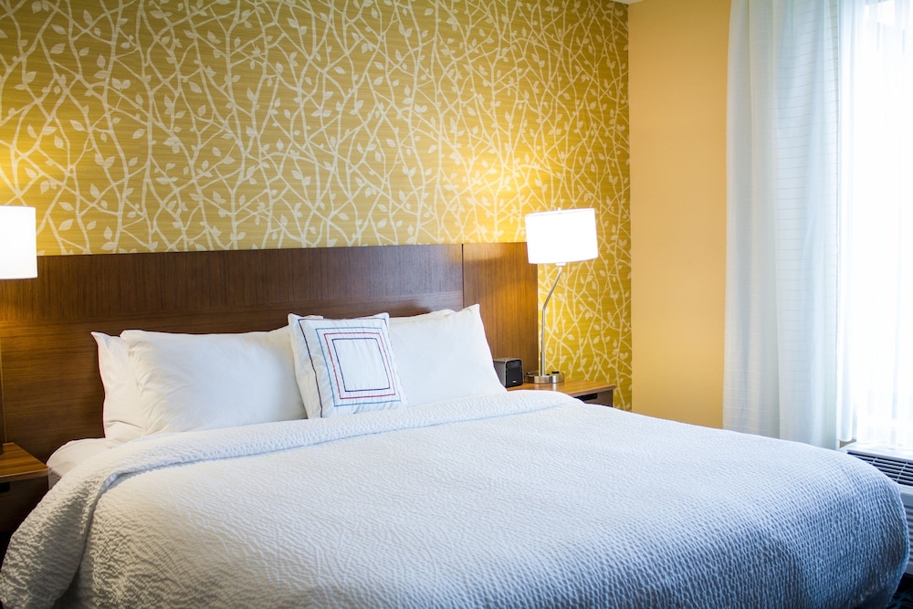 Room, 1 King Bed (Hearing Accessible) photo 2