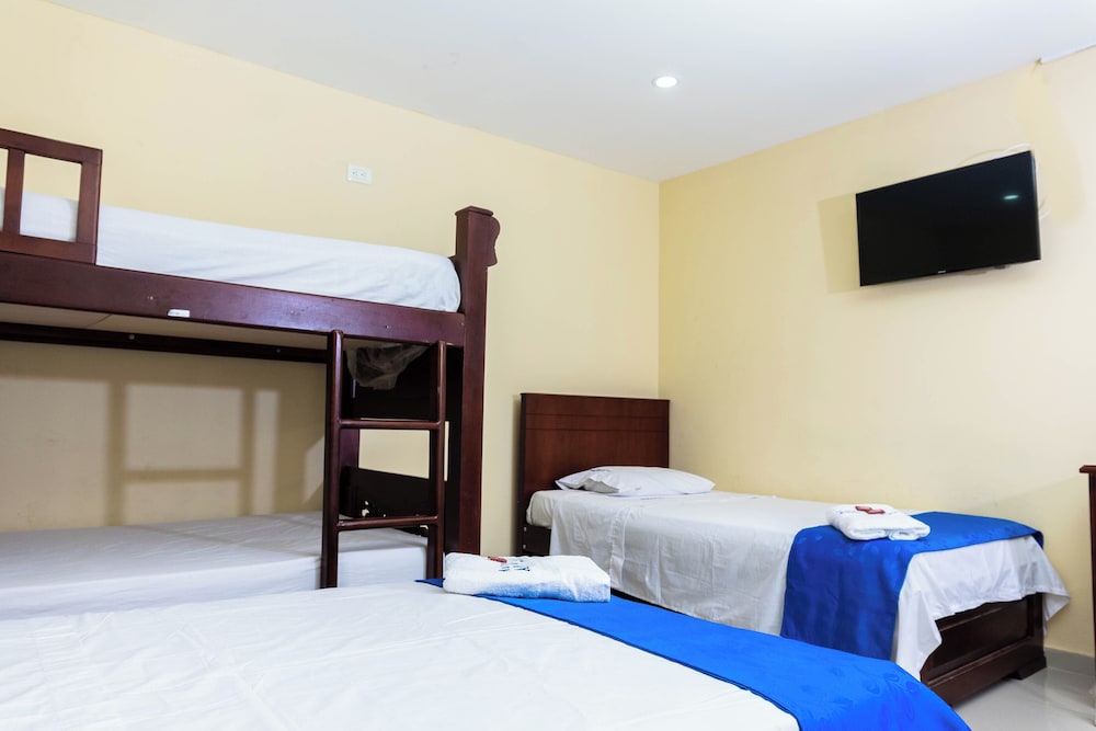 Standard Quadruple Room (Cuádruple Camas Individuales) photo 1