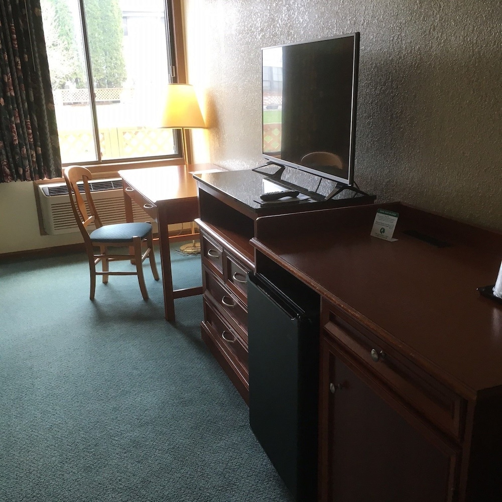 Two King Beds Deluxe Room photo 2