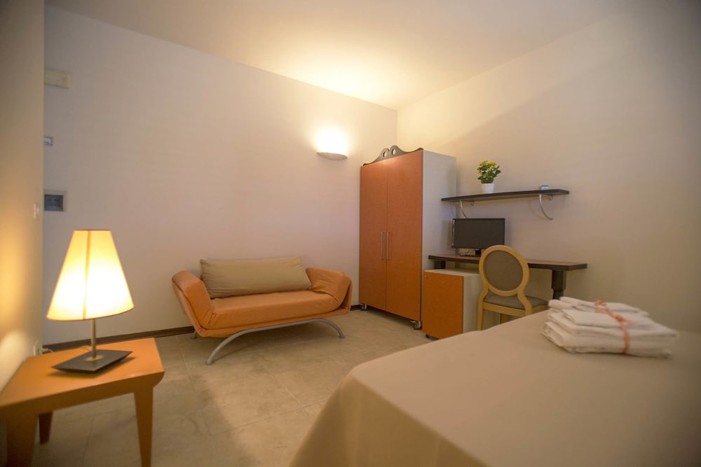Triple Room, Multiple Beds photo 3