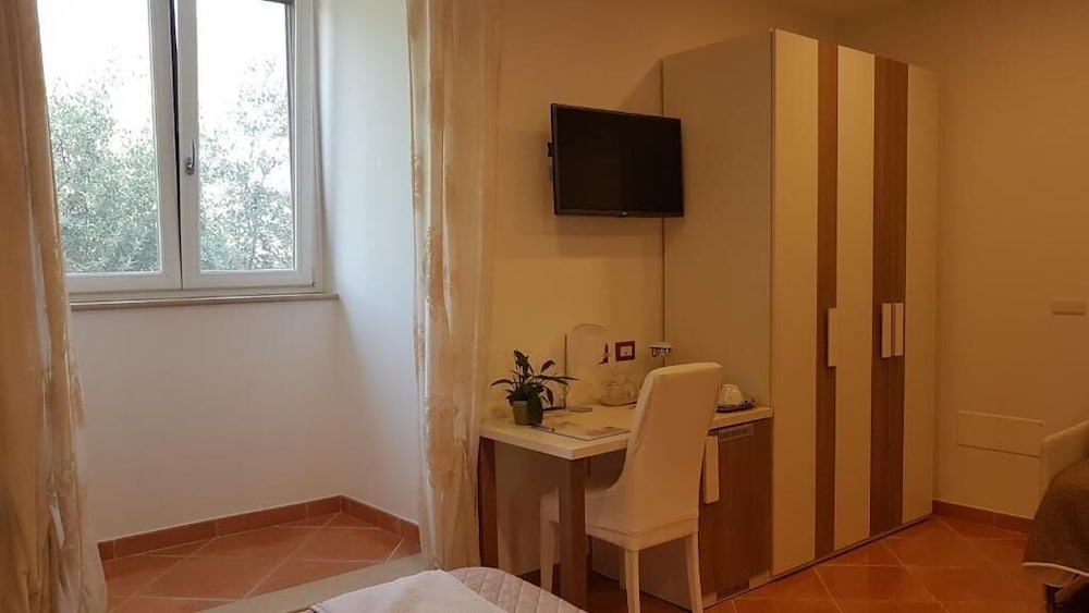 Basic Quadruple Room, Mountain View photo 2