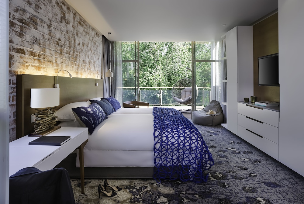 Deluxe Room, Multiple Beds - Photo 2
