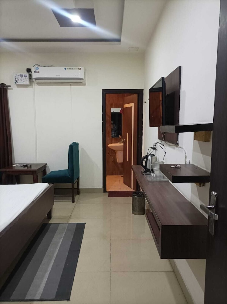 Deluxe Double Room photo 2
