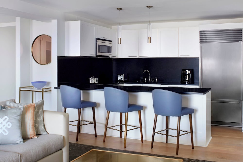 Suite, 1 Bedroom, Balcony (Intracoastal, Residential Suite)
