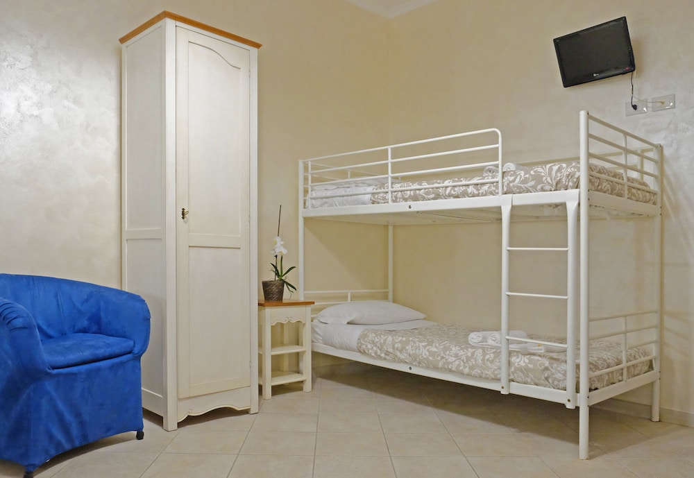 Classic Quadruple Room photo 3