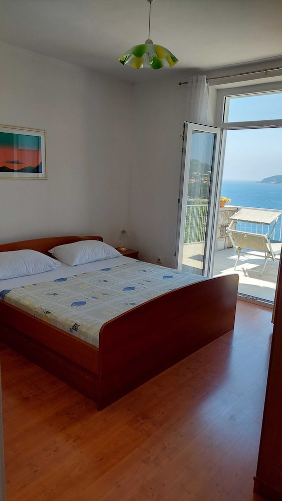 Apartment (Two-Bedroom Apartment with Balcony) photo 2
