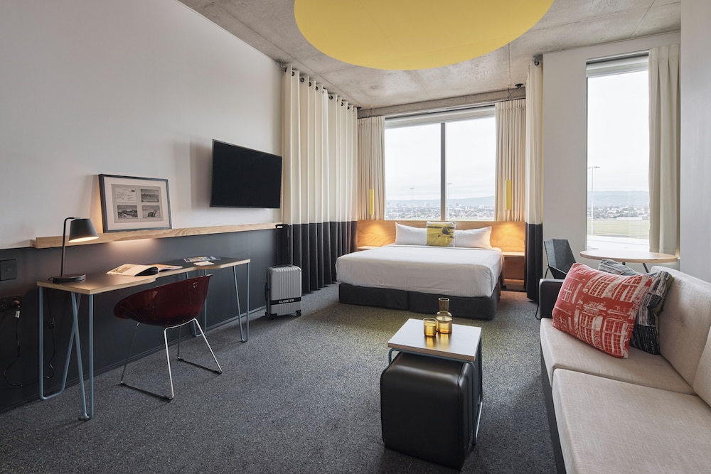 ATURA City View Corner King