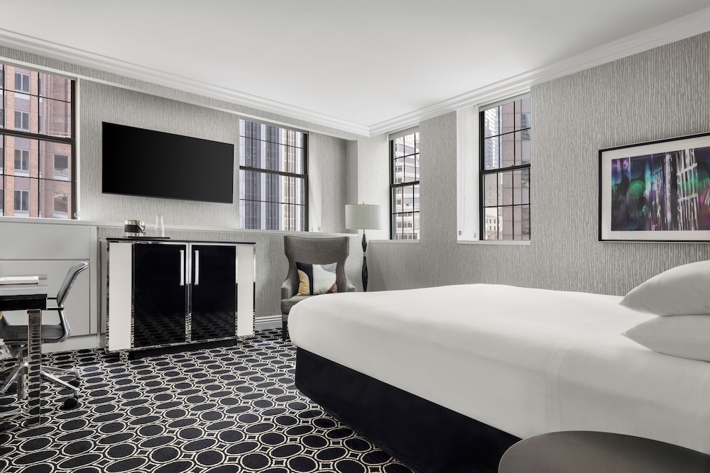 Grand Room, 1 King Bed