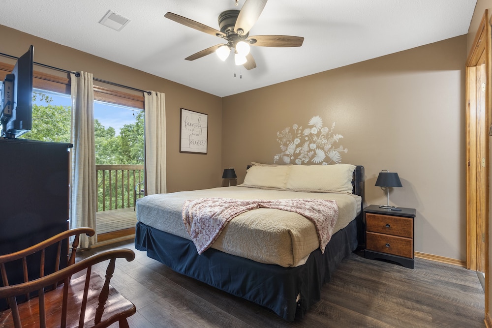 Condo, Multiple Beds, Balcony, Garden View (Vacay N Stay)