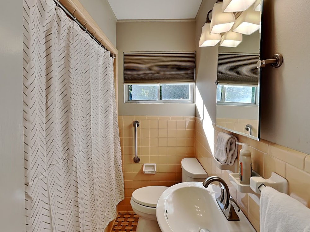 House (4 Bedrooms) photo 2