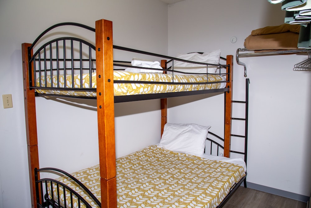 Room, 2 Bedrooms, Kitchen, Lake View photo 1