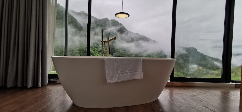 Premier Suite with View( 270°) photo 3