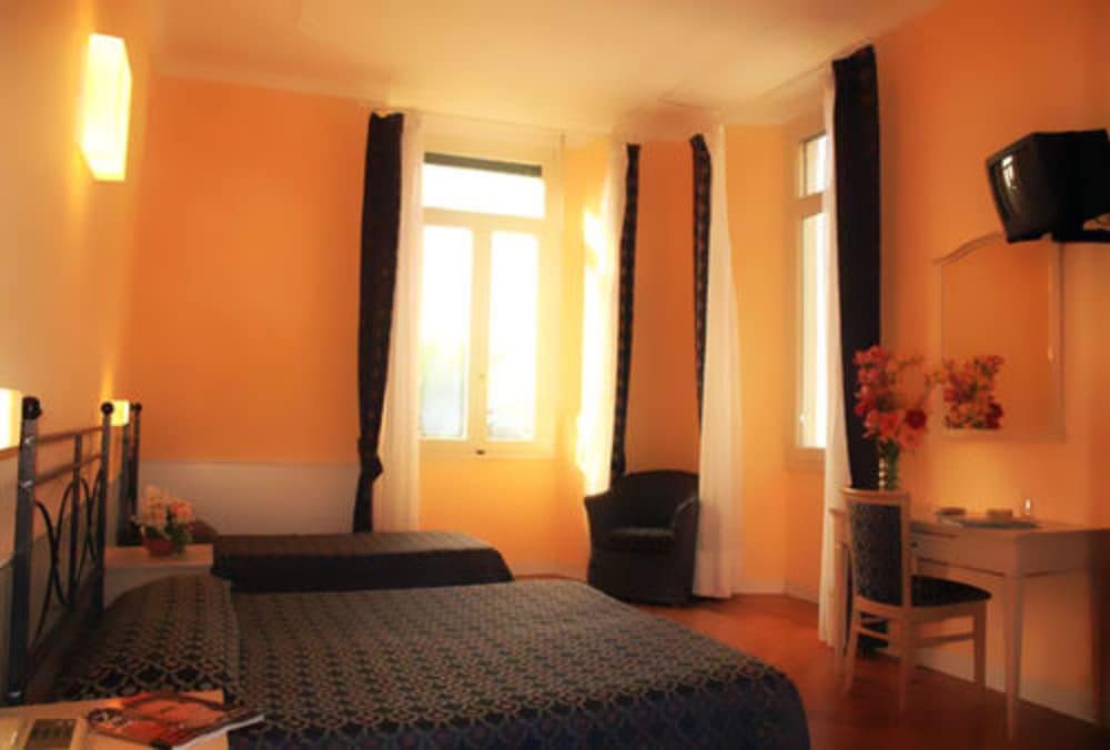 Double or Twin Room, Lake View photo 3