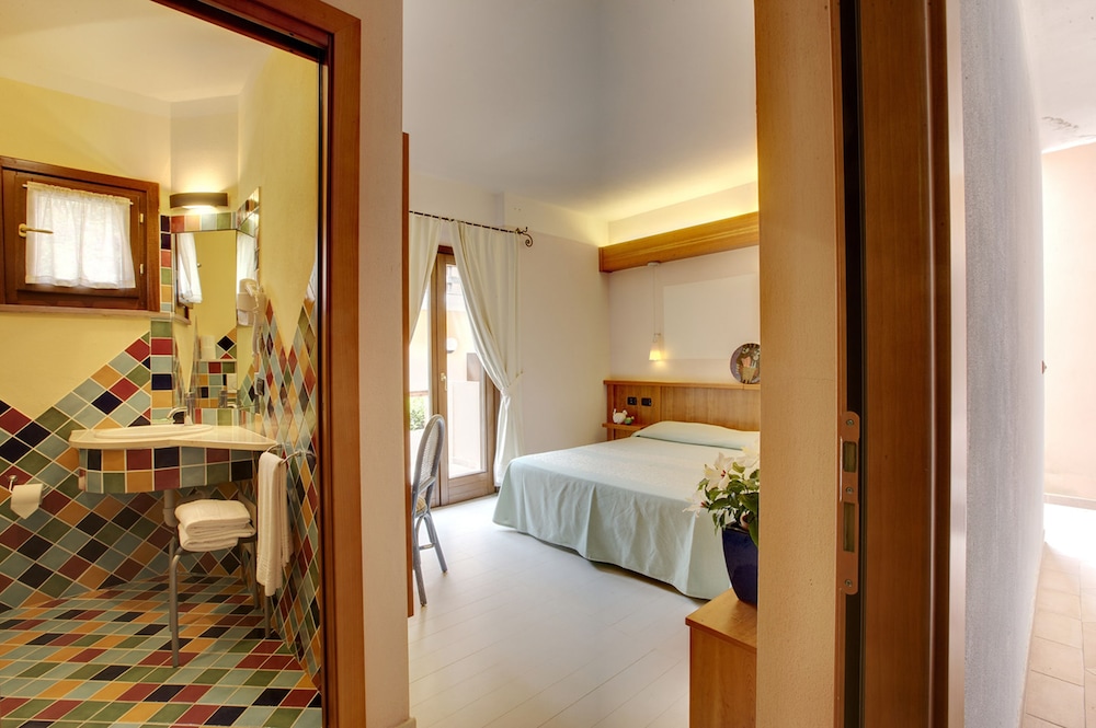 Double or Twin Room photo 2