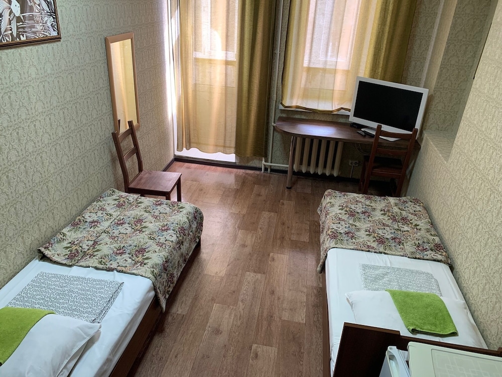 Economy Twin Room, Non Smoking photo 1