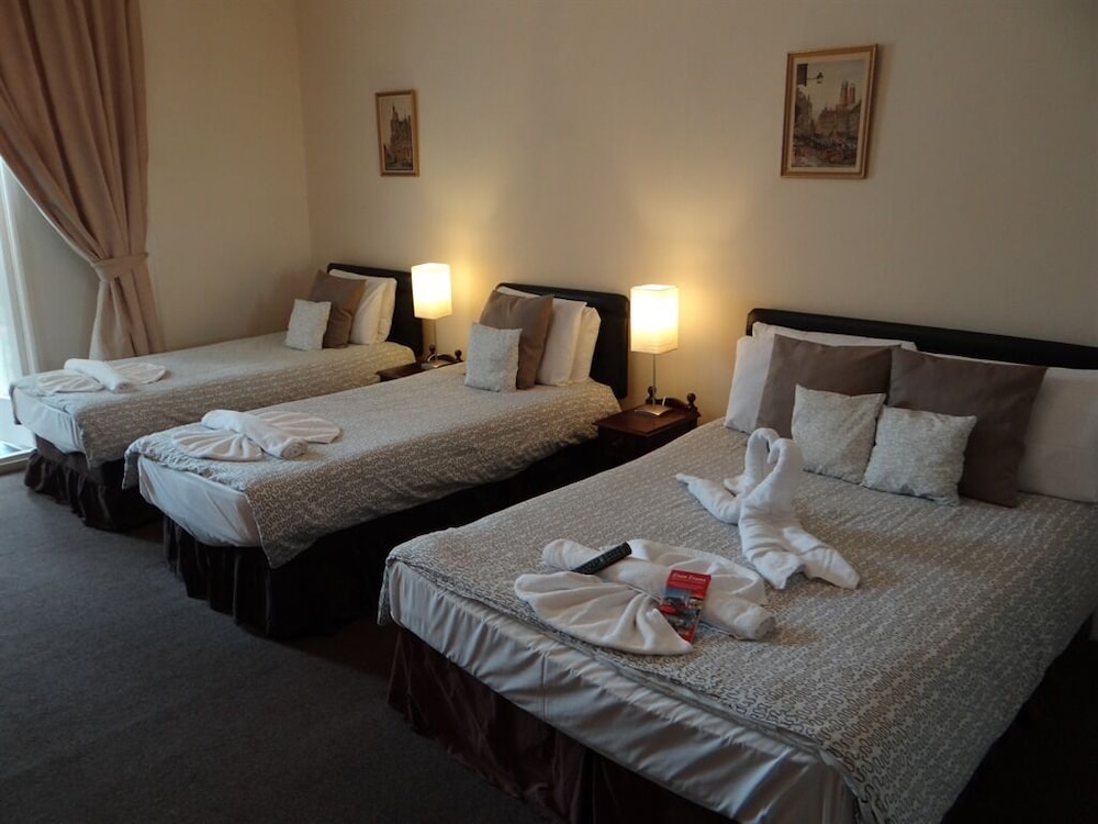 Quadruple Room, Ensuite (Double and Two Single Bed) photo 2