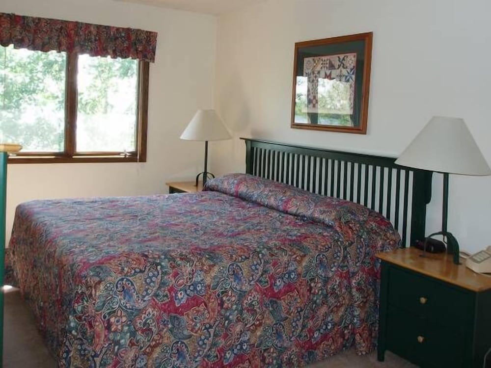 Condo, 2 Bedrooms, Lakeside photo 2