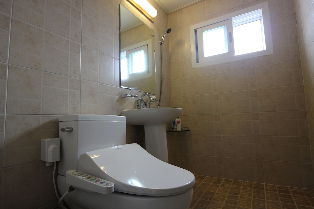 Basic Double Room - Photo 7