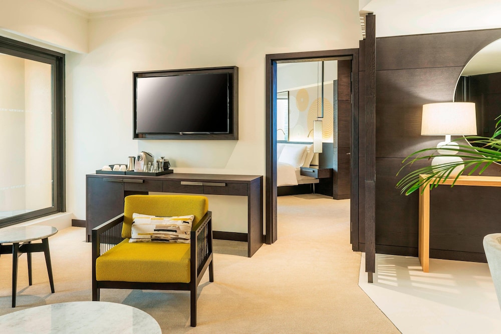 Deluxe Suite, 1 Bedroom, Smoking - Photo 4