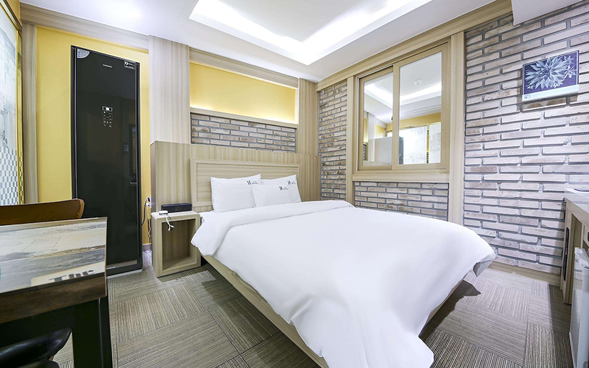 Room (Business (OTT))