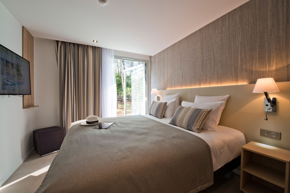 Junior Suite, Multiple Beds, Terrace - Photo 7