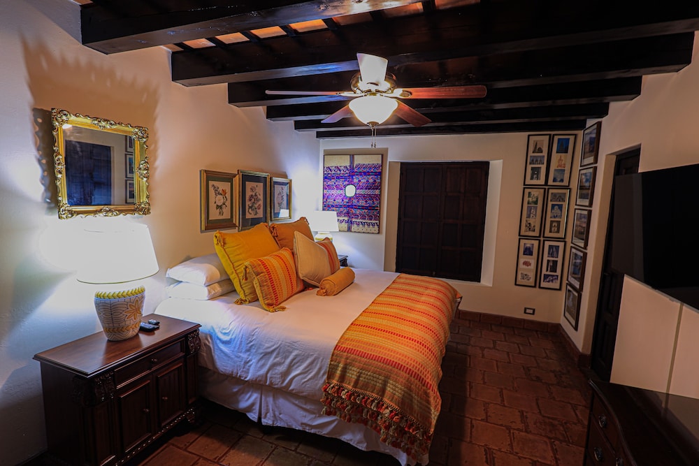 Deluxe Suite, 1 King Bed photo 3