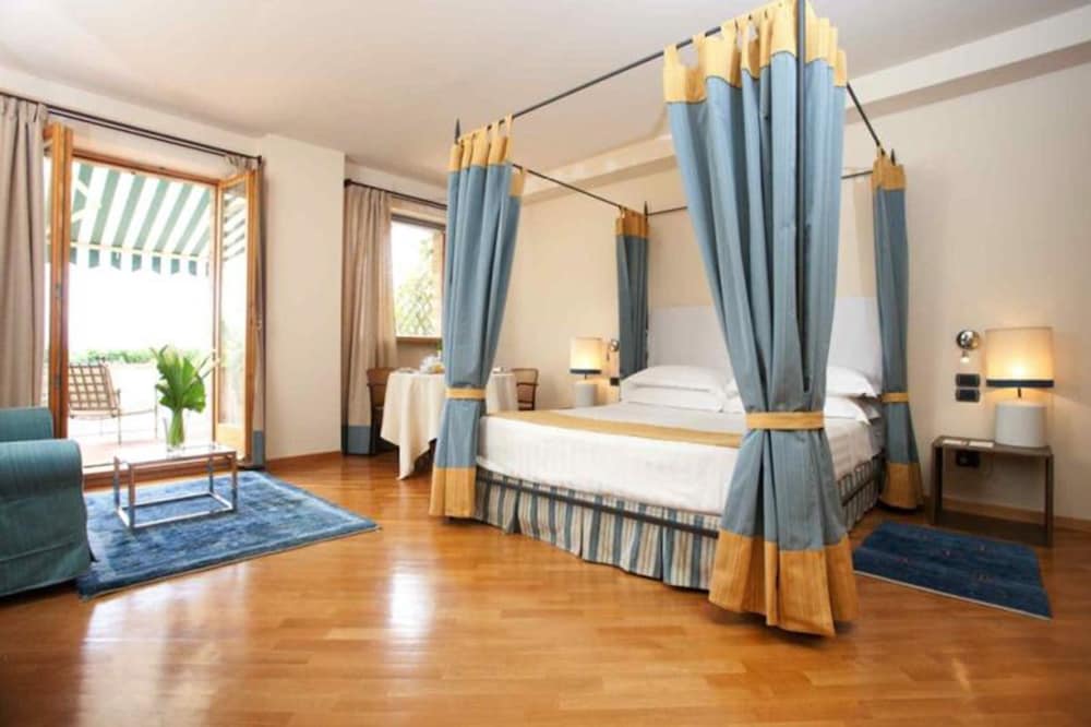Deluxe Double or Twin Room photo 1