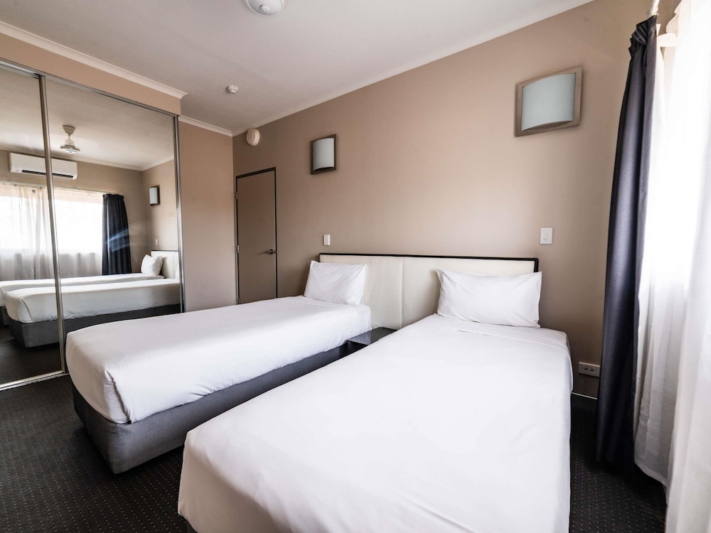 Executive Suite, 2 Bedrooms - Photo 2