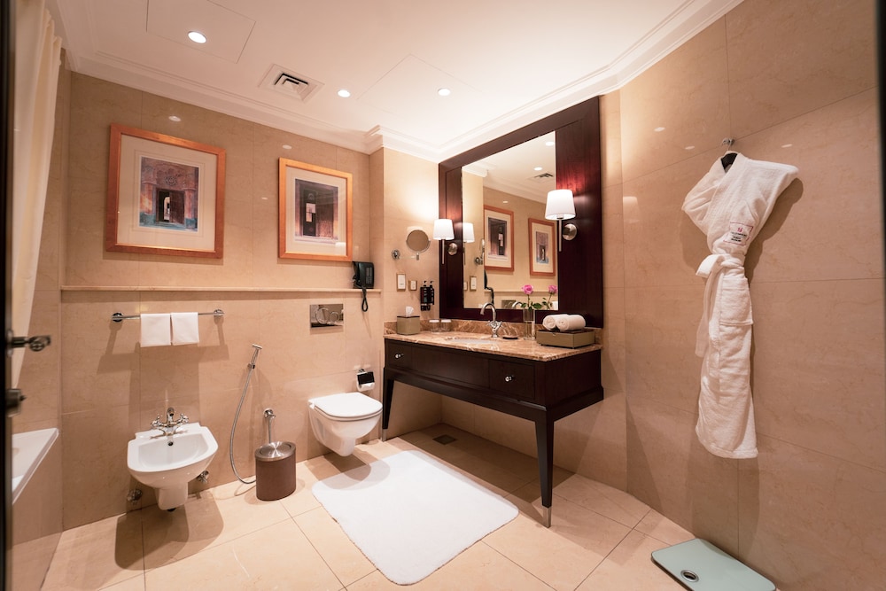 Executive Studio Suite, 1 King Bed - Photo 5