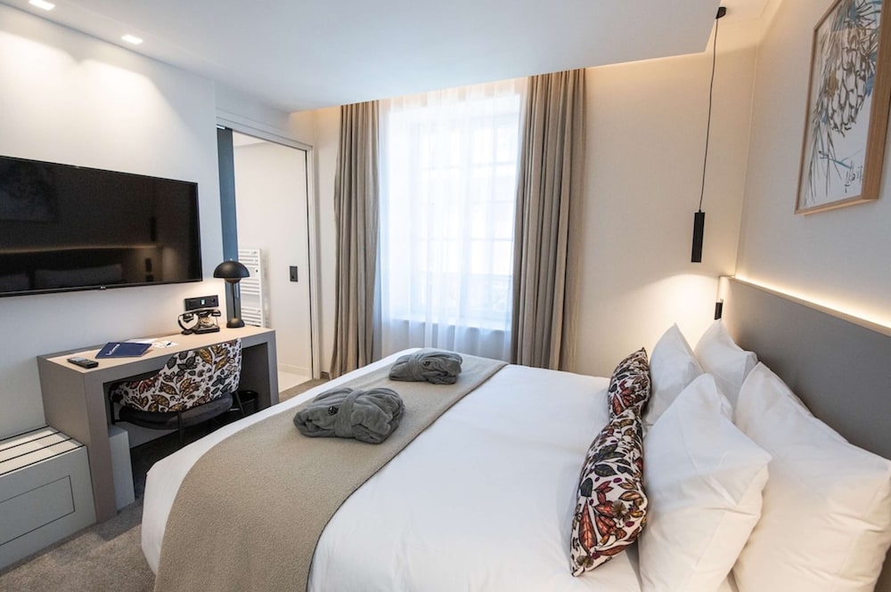 Superior Room, 1 Queen Bed, Non Smoking - Photo 1