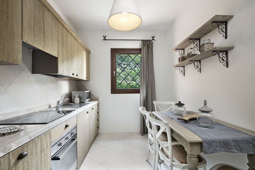 Executive Suite, Kitchenette photo 2