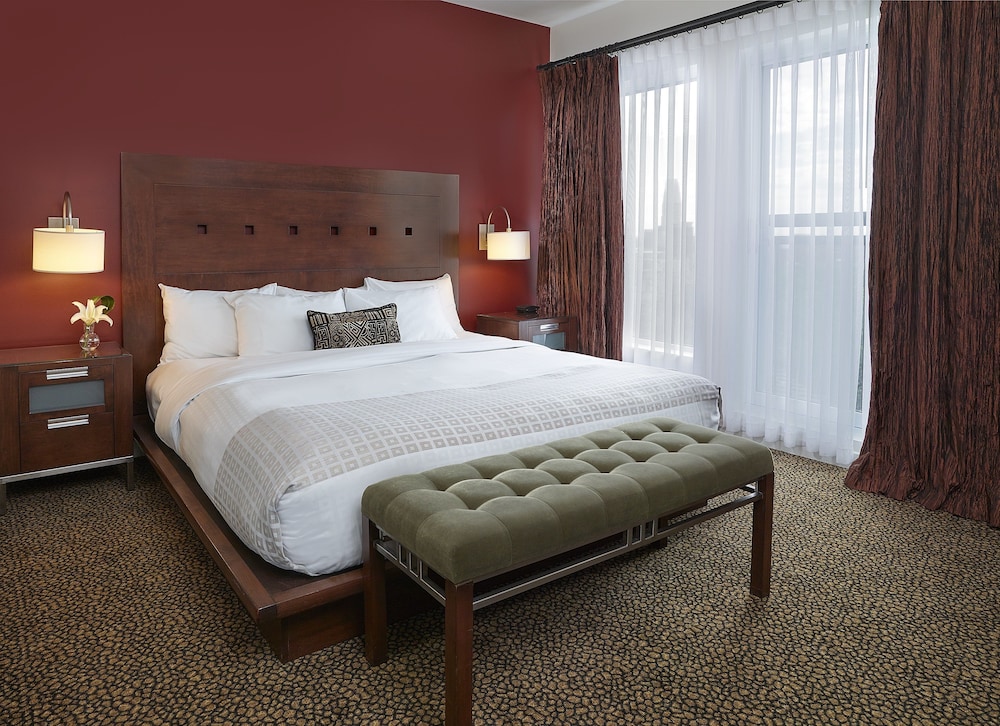 Premium Room, 1 King Bed (Spa Bathroom) - Photo 4
